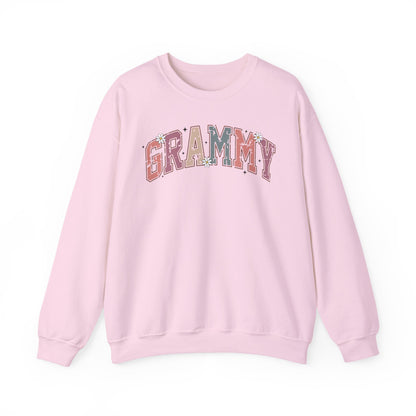 Light pink Grammy retro daisy sweatshirt with varsity lettering and white daisies